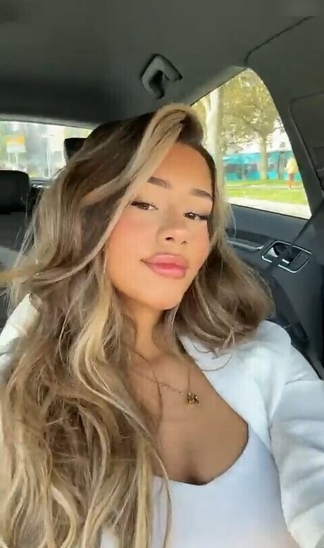 Almira Azemi schauspielerin galerie