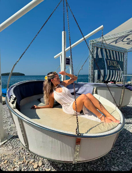 Almira Azemi pornostar nackte bilder