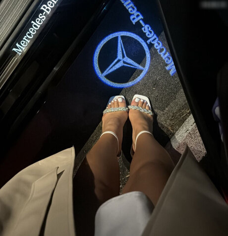 Almira Azemi erwachsene sexy foto