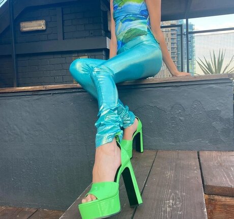 Nina Nesbitt porno kostenlose bilder