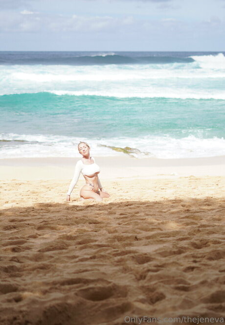 Jeneva From PARiTY model porno archiv