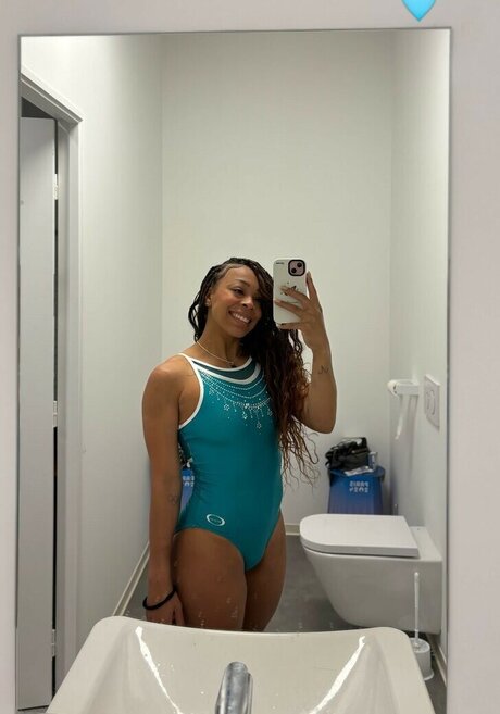 Lorrane Dos Santos hübsche nette foto