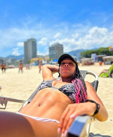 Lorrane Dos Santos model top foto