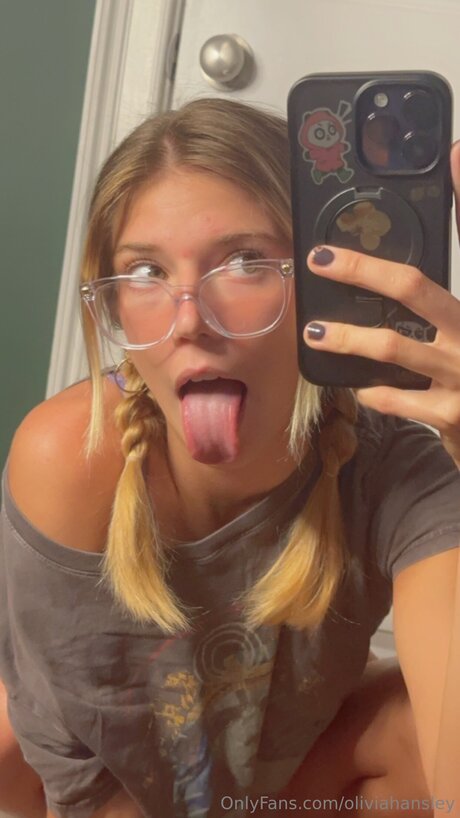 Oliviahansley hübsche erwachsene bild