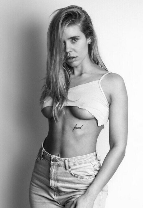 hollaura pornostar nacktheit galerie