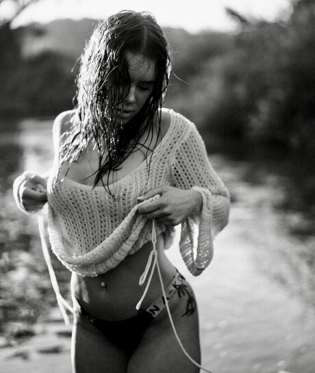 hollaura schauspielerin hübsche bilder