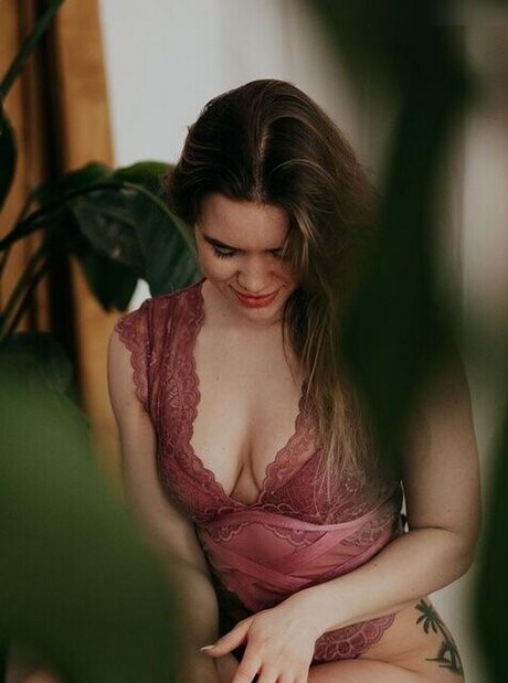 hollaura xxx akt bild