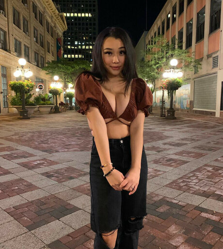 Katelyn Young porno top bild