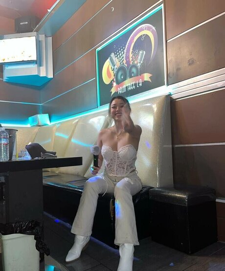 Katelyn Young akt galerie