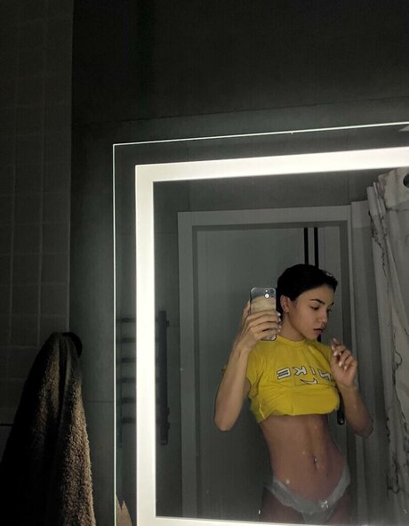 Yashankulova model hd bild