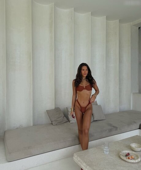 Lucy Syed schauspielerin heiße bild