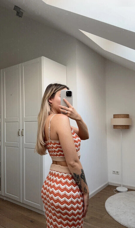 blonde trans-onlyfans erwachsene pornographische fotos