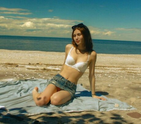 Emilykr0pp model schöne fotos