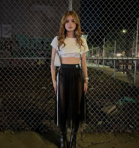 Emilykr0pp hd akt fotos