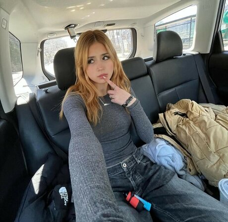 Emilykr0pp heiße kunst fotos