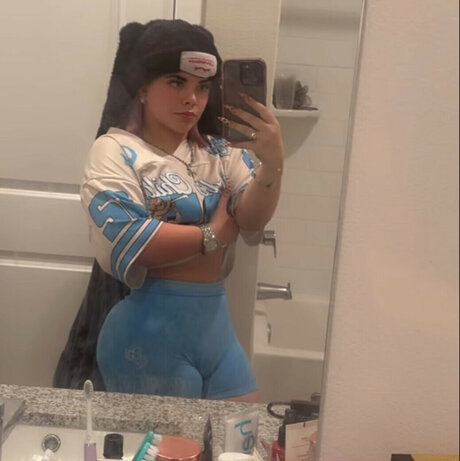 Lexis adale model heiße bild