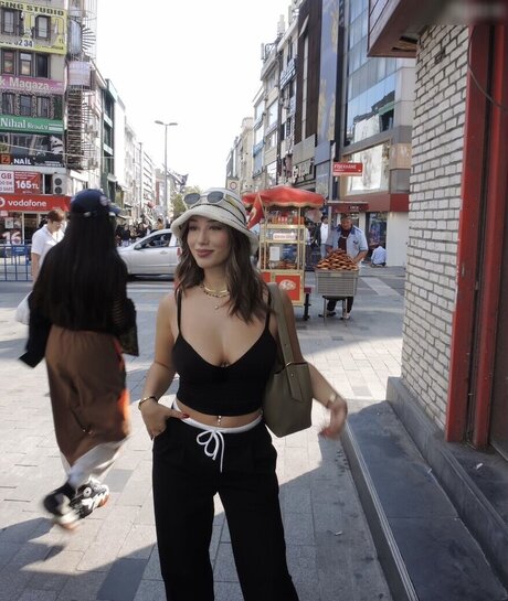 leonaankj schauspielerin perfekte fotos