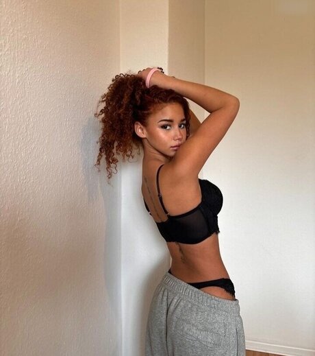 Chevelly schauspielerin sexy foto