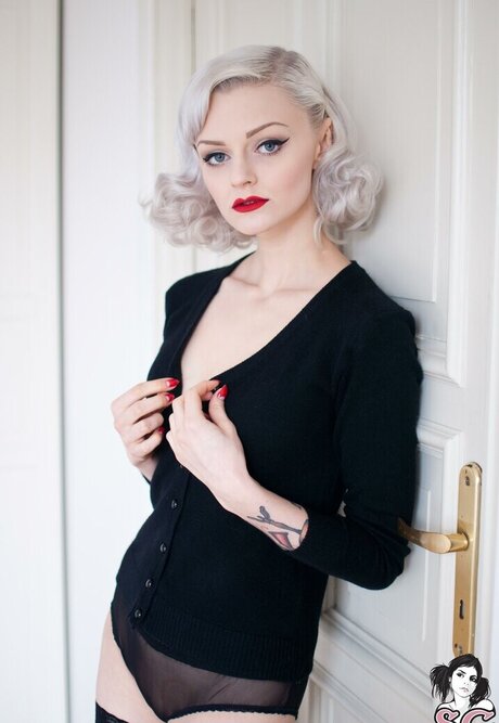 Rockagirl perfekte nacktheit bilder