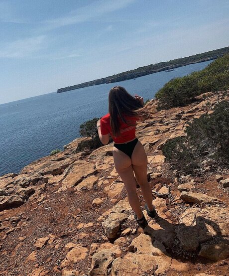 Izzy Swin top kunst bild