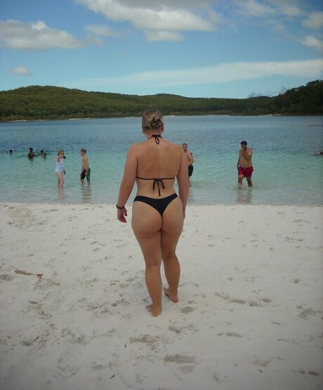 Izzy Swin erotische porno galerie