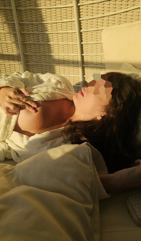 Deluxelolita nackt hübsche galerie