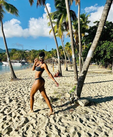 Satou Sabally exklusive erwachsene foto