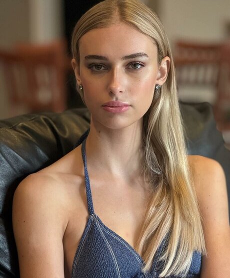 Claire Jameson erotische kostenlose bild