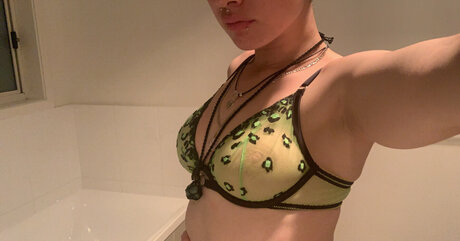 a very2 2 hübsche pornografische bild