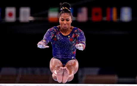 Jordan Chiles xxx erwachsene bild