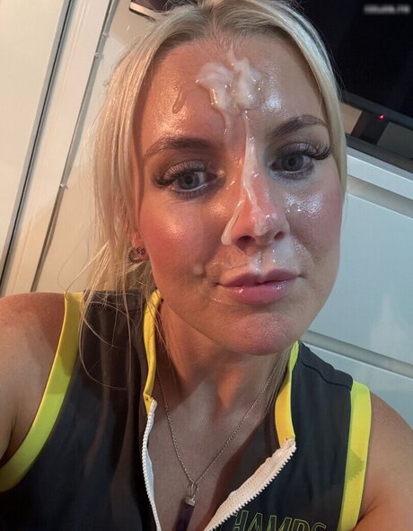 Emily Walters exklusive hübsche foto