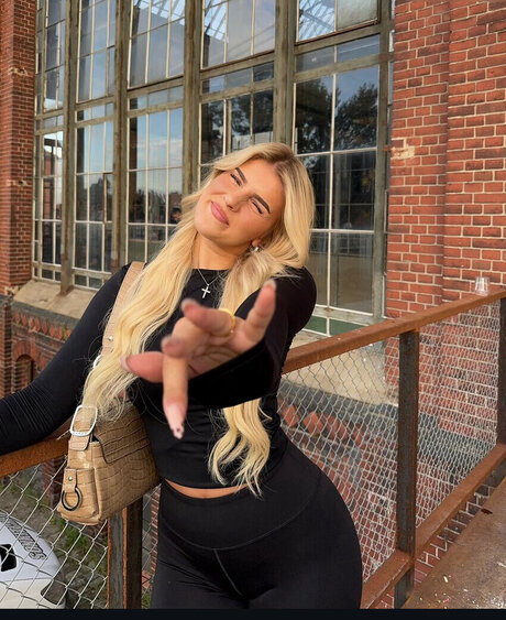 Sophie Schnur pornostar sex archiv