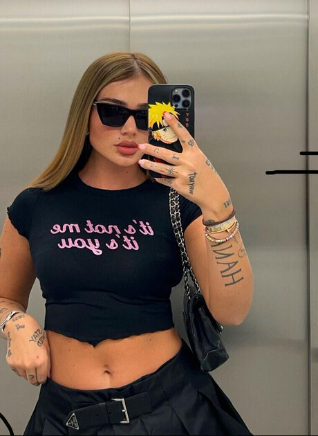 Loredana Zefi erwachsene kunst galerie