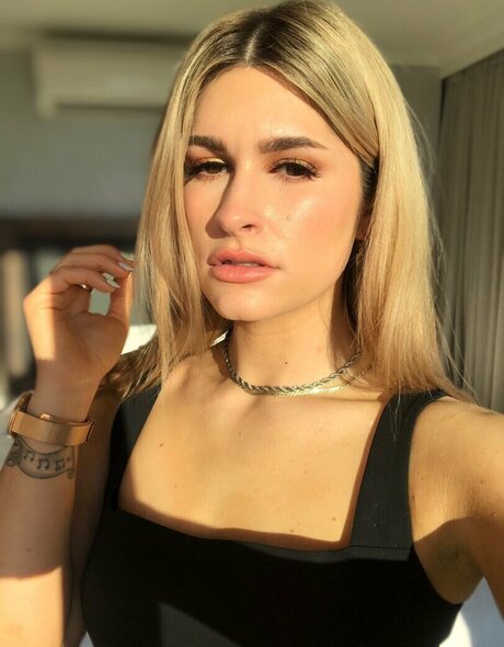 latina-milf-onlyfans kunst exklusive galerien