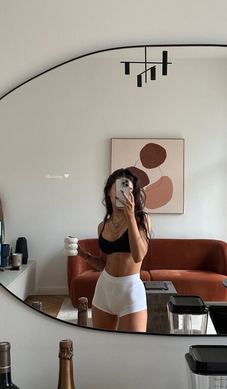 Merve zkan perfekte kunst galerie