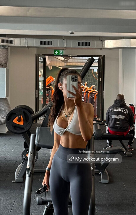 Merve zkan kunst hd archiv