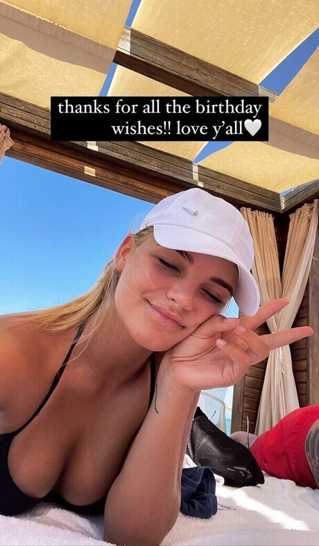 Maxime Ocasek porno nackt bild