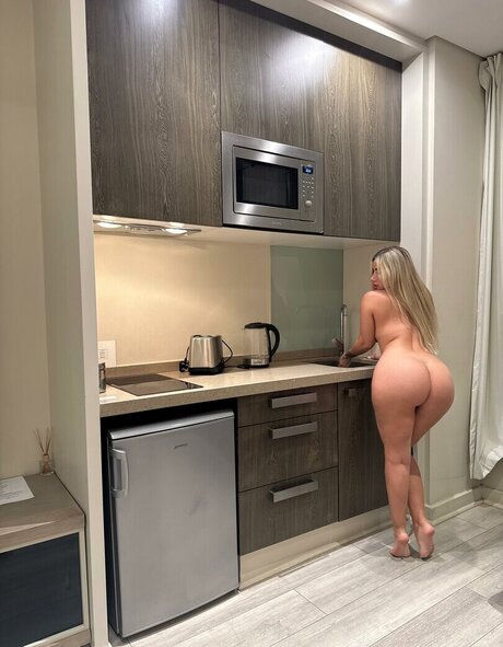 Love is alina_ pornografische foto