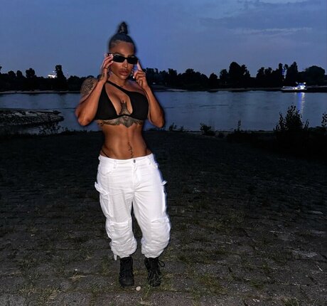 Anny Marry kostenlose erotische bild