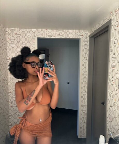 Alicia Adams sexy nackte archiv