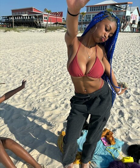 Alicia Adams top beste bild