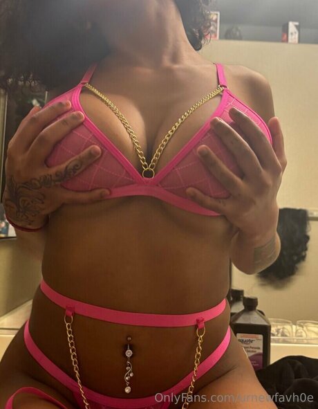 Alicia Adams erotische freie bild