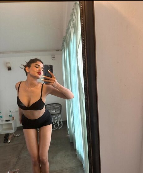 Rachel Sharma pornostar sexy galerien