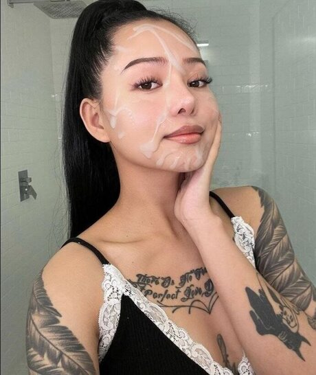 Bella Poarch model akt foto