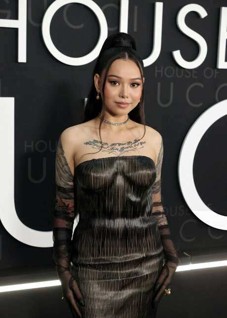 Bella Poarch erwachsene kunst galerie