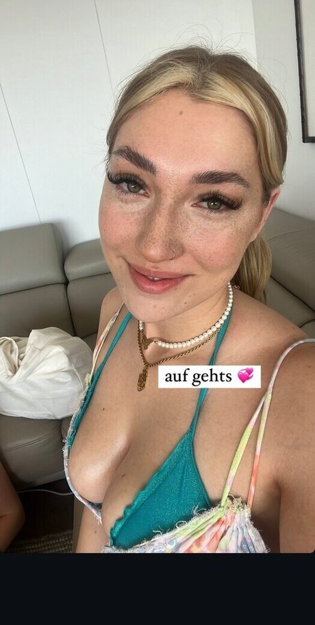 Starletnova erwachsene schöne foto