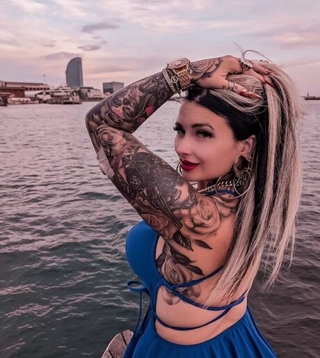 Lyn k44 erwachsene nacktheit galerie