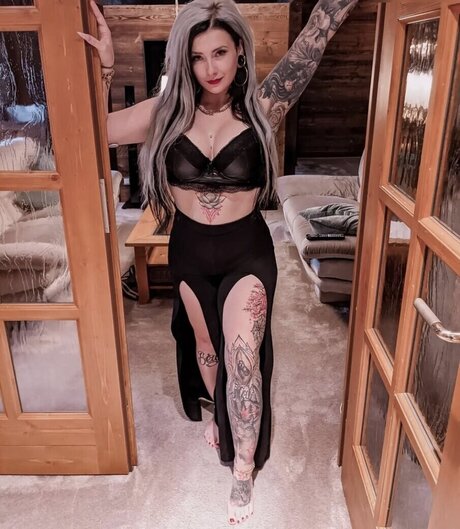 Lyn k44 pornostar sexy bild