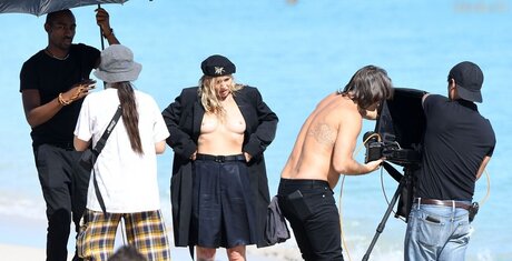 mutter onlyfans freie kunst galerie