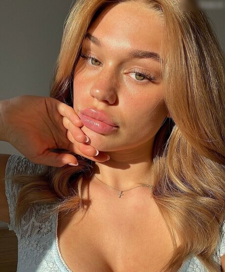 theresaxre schauspielerin heiße foto